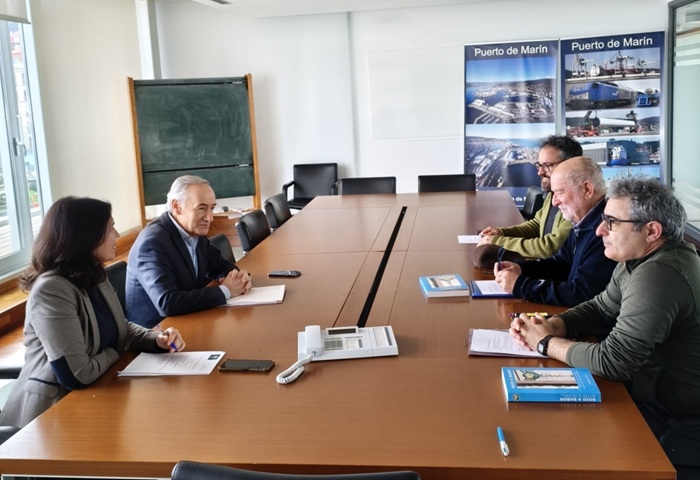 El Presidente de la Autoridad Portuaria se reúne con representantes de colectivos culturales de Bueu