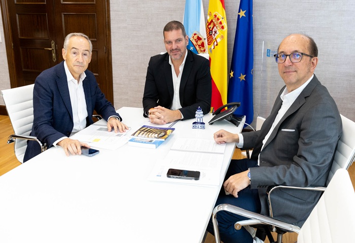 López Campos muestra la disposición de su departamento para colaborar con la Autoridad Portuaria de Marín en la musealización del faro de Ons