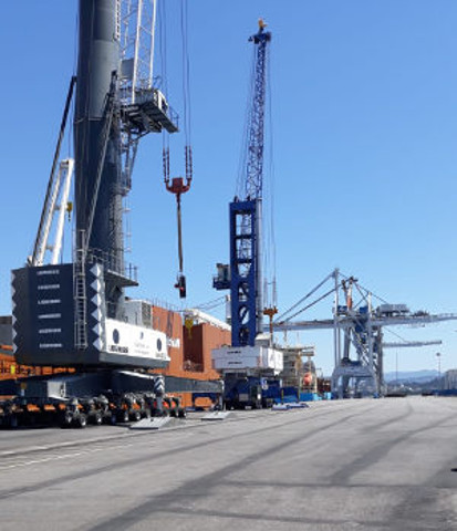 Reboredo Docks Host Dual Operations for Wind Turbine Components and Containers