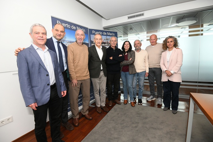 La Autoridad Portuaria homenajea a sus últimos fareros en el año del centenario del faro de Ons