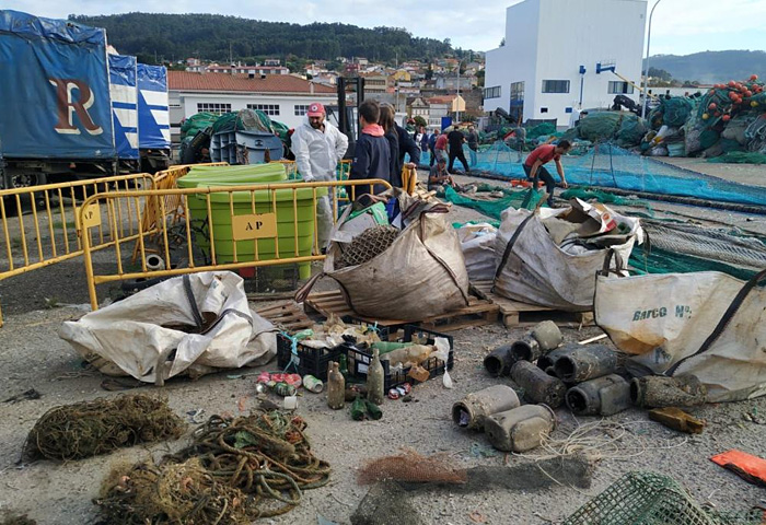 El Puerto lleva retirados 18.000 kilos de basura marina en lo que va de año