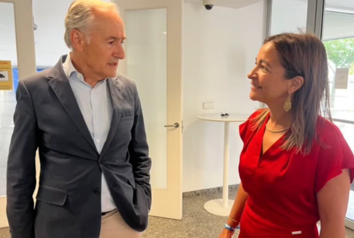 La conselleira do Mar mantiene una reunión de trabajo con el presidente del Puerto de Marín en las instalaciones de la Autoridad Portuaria
